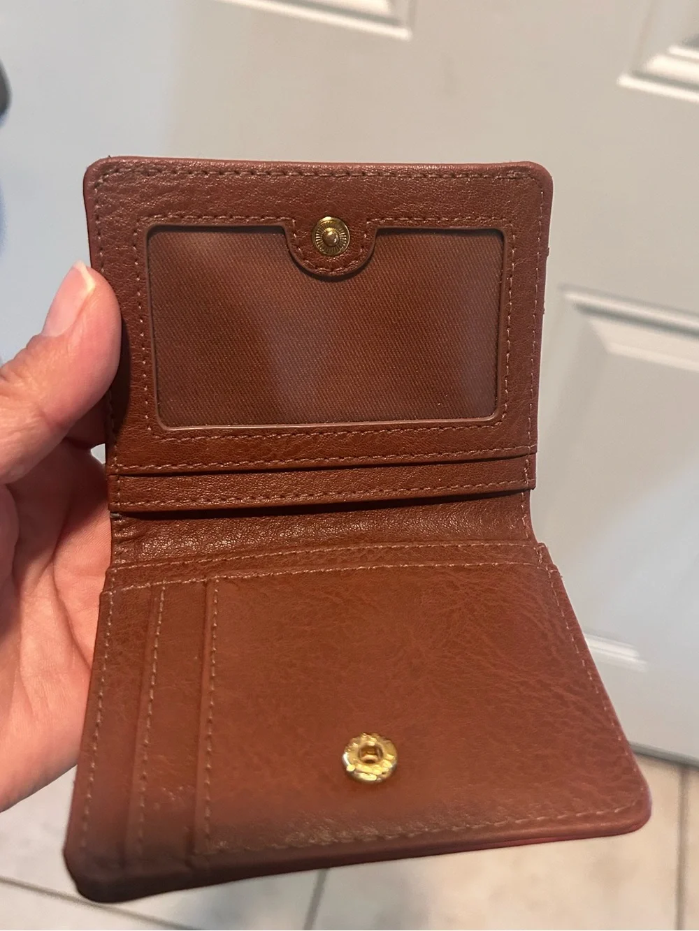 Subcategory identification for men's accessory image